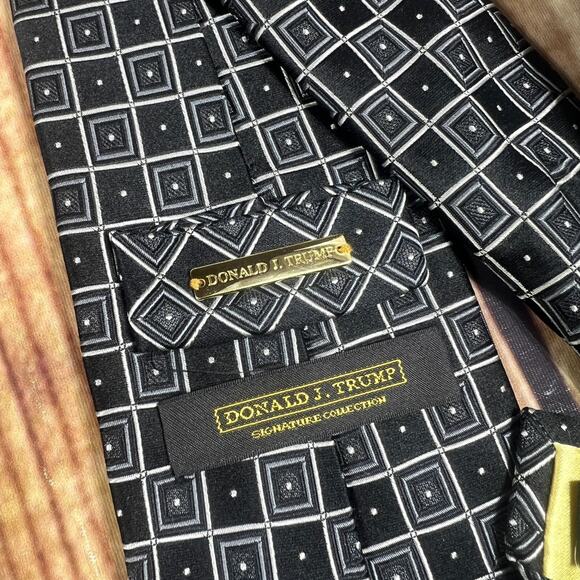 Donald J Trump Tie Signature Collection Black Gray Gold Geometric Square Silk - Picture 1 of 7